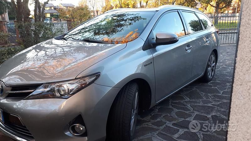 Grigio Usata 2013 Toyota Auris Hybrid Sport Station wagon | 9200 € (Buon prezzo) - Immagine 1/2