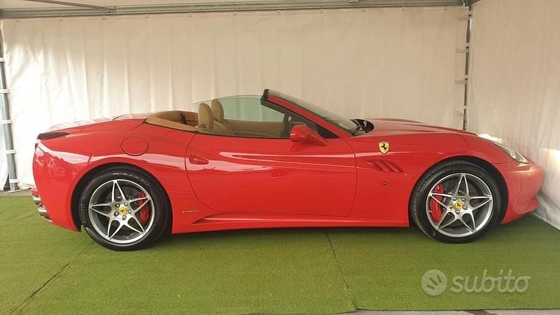 Usata Ferrari California 490 CV (360 kW) 2010 Rosso Cabrio