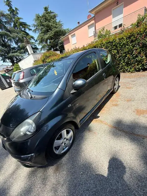 Usata Toyota Aygo 68 CV (50 kW) 2005 Grigio Utilitaria