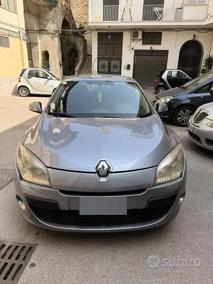 Usata Renault Mégane III 90 CV (66 kW) 2009 Grigio Berlina