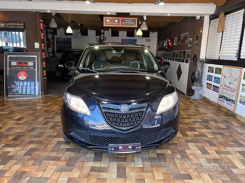 Usata Lancia Ypsilon 69 CV (50 kW) 2015 Nero Utilitaria