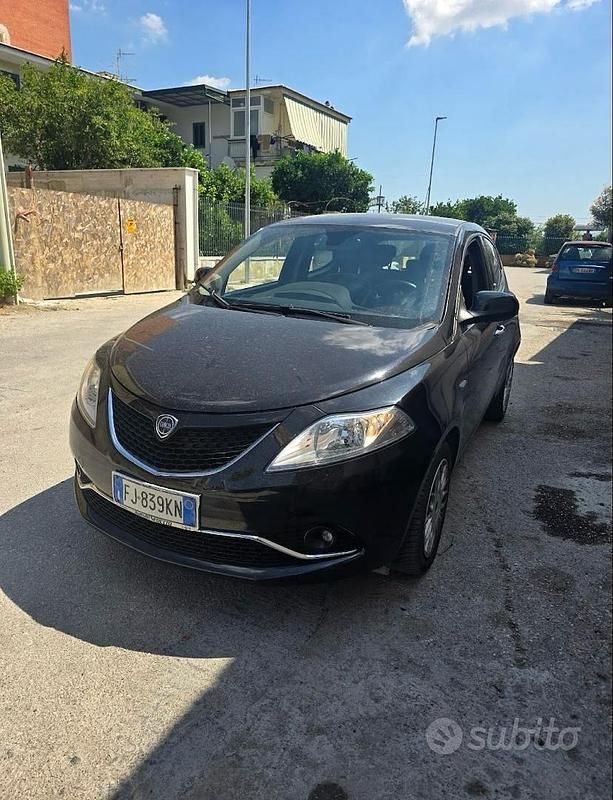 Usata Lancia Ypsilon 2017 Nero Utilitaria