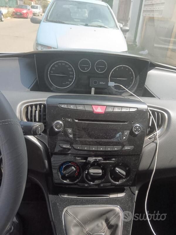 Usata Lancia Ypsilon 60 CV (44 kW) 2014 Grigio Utilitaria