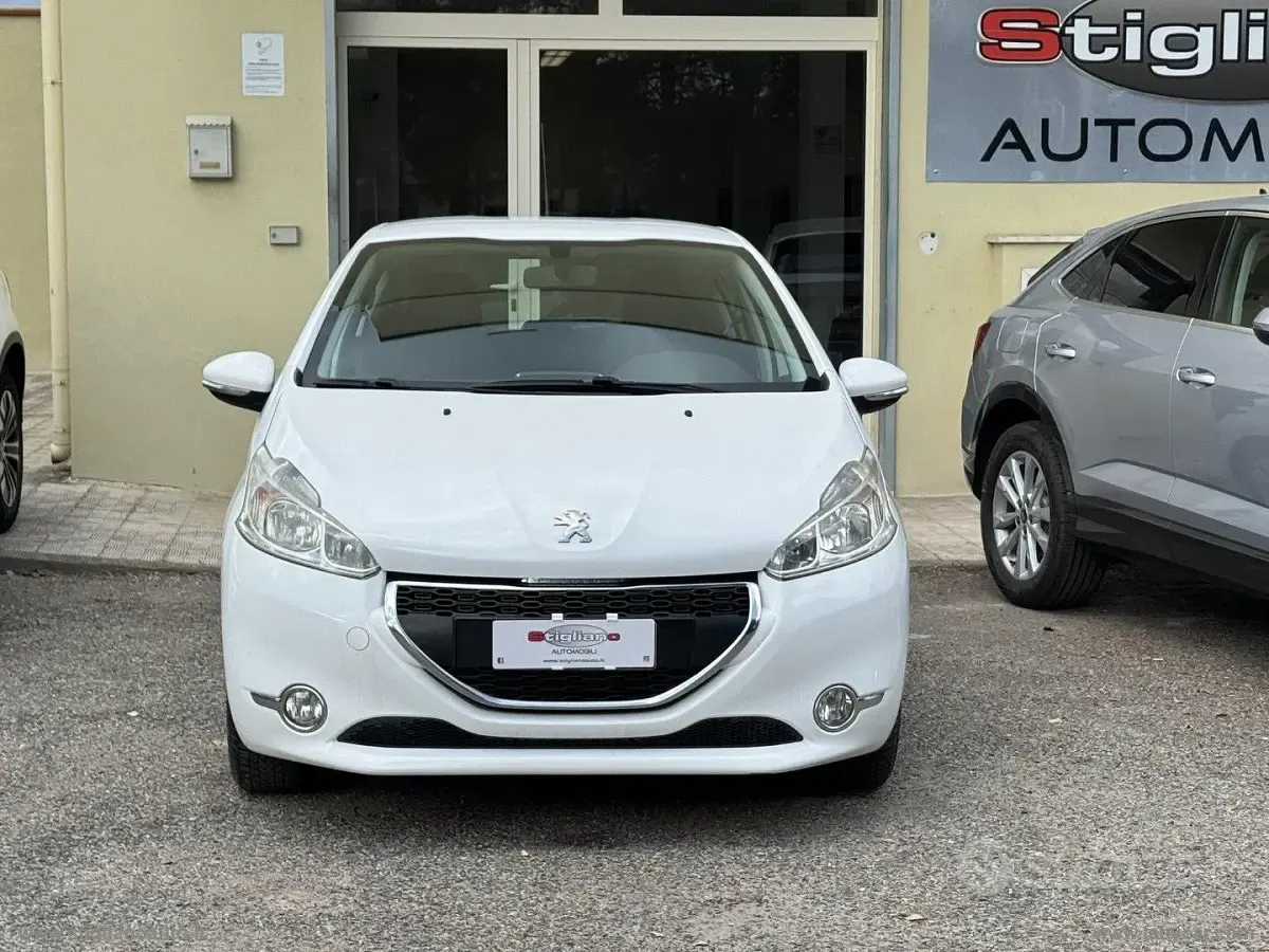 Usata Peugeot 208 Business-Line 68 CV (50 kW) 2012 Bianco Utilitaria