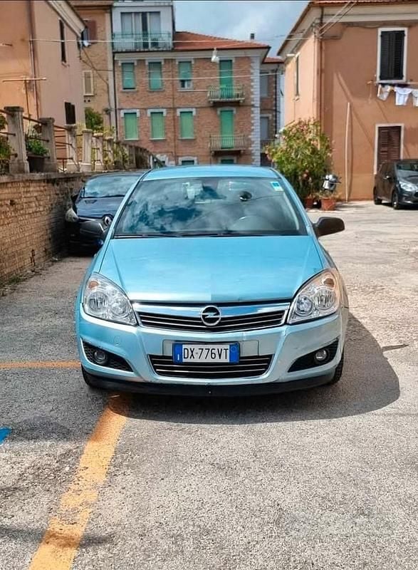 Usata Opel Astra 2009 Blu Berlina