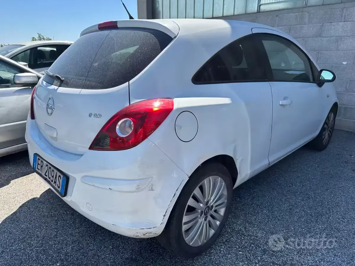 Usata Opel Corsa 85 CV (62 kW) 2013 Bianco Utilitaria