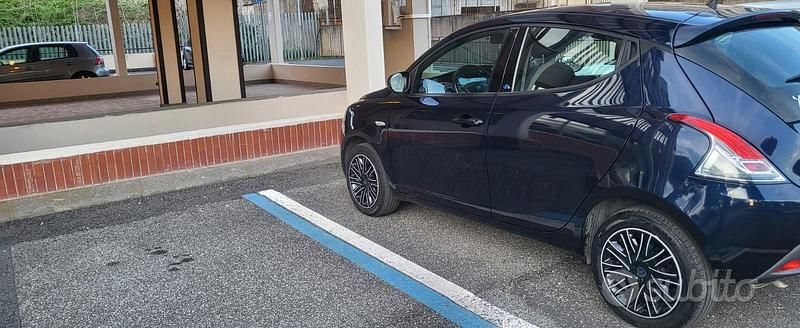 Usata Lancia Ypsilon 69 CV (50 kW) 2018 Blu Utilitaria