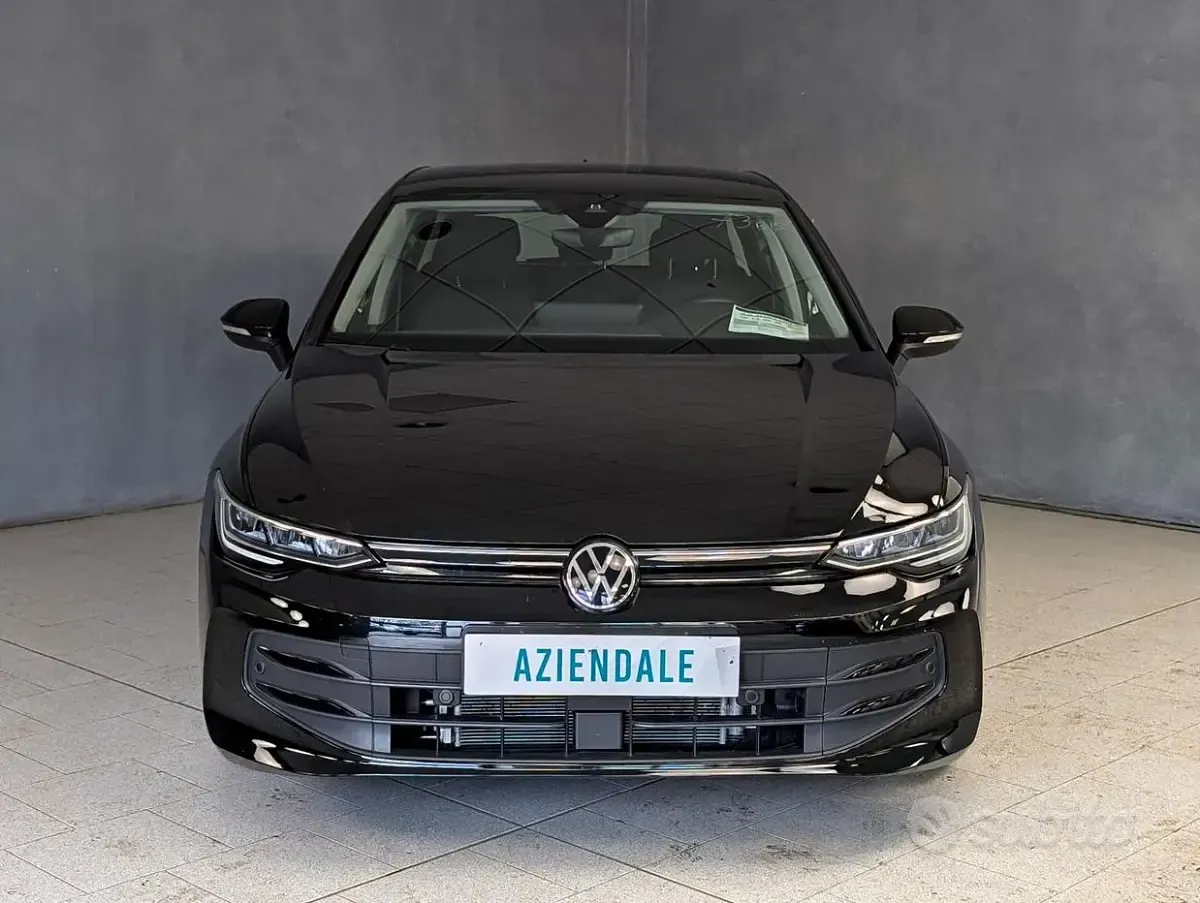 Usata VW Golf VIII Life 116 CV (85 kW) 2025 Nero Berlina
