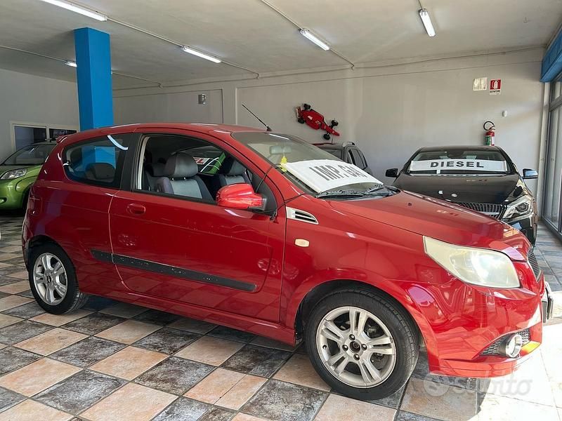 Usata Chevrolet Aveo 86 CV (63 kW) 2012 Rosso Utilitaria