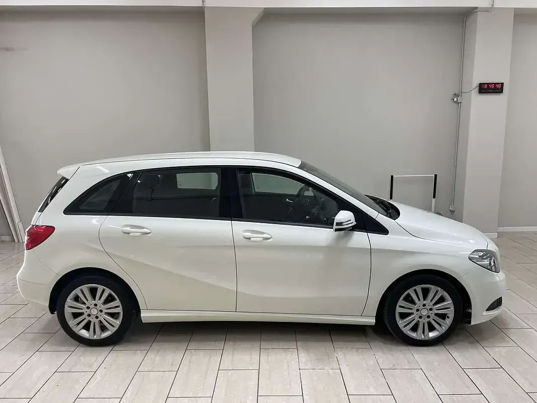 Usata Mercedes B180 Executive 109 CV (80 kW) 2014 Bianco Utilitaria