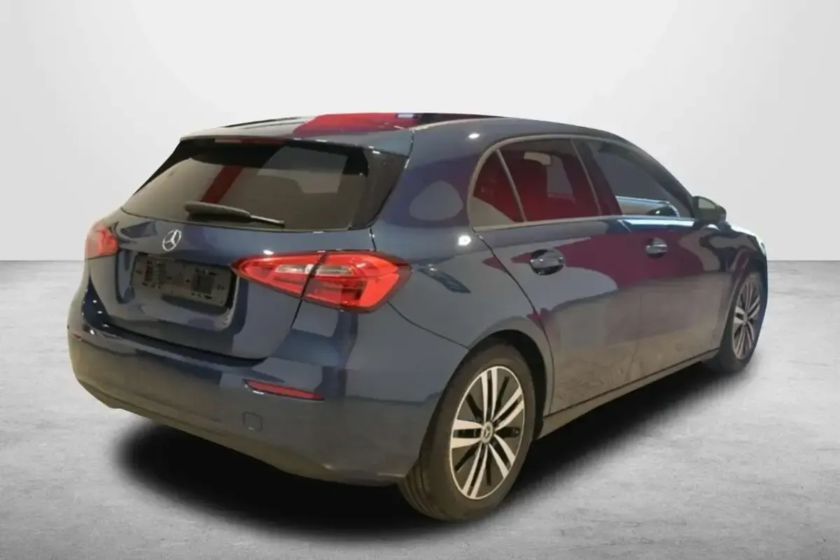 Usata Mercedes A180 Business 116 CV (85 kW) 2020 Blu/azzurro Berlina