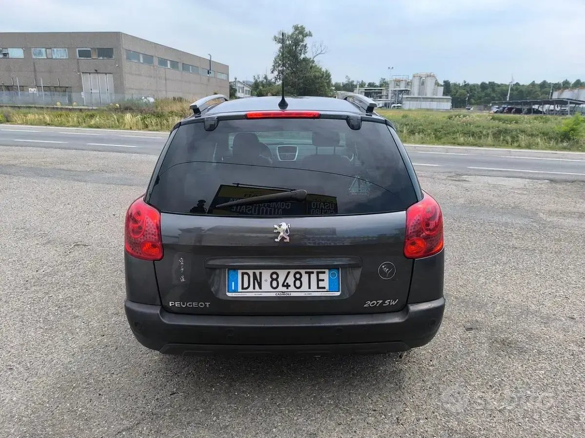 Usata Peugeot 207 Outdoor Outdoor 90 CV (66 kW) 2008 Grigio Station wagon