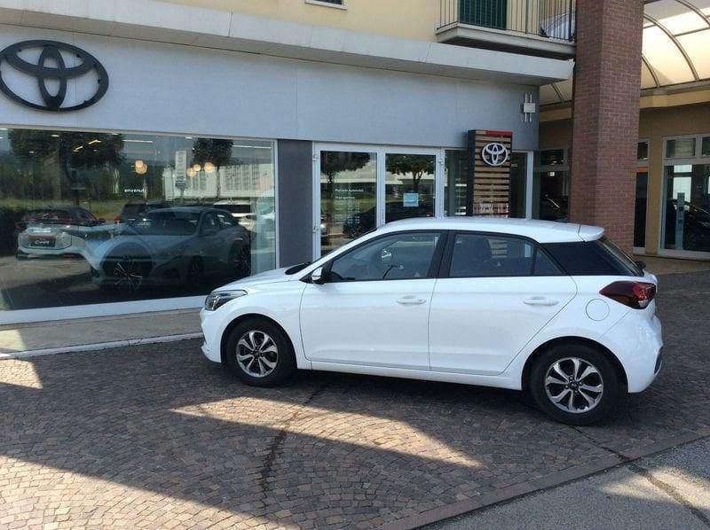 Usata Hyundai i20 75 CV (55 kW) 2018 Bianco Berlina