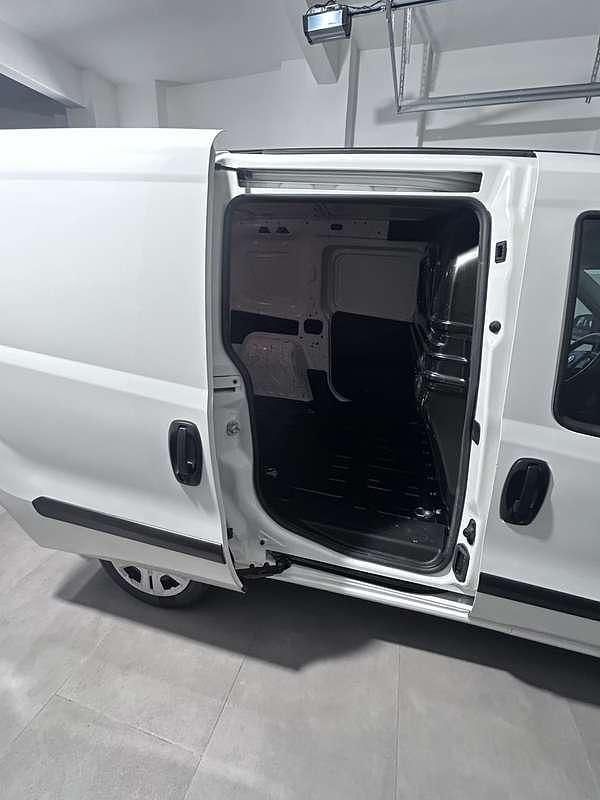 Usata Fiat Doblò 90 CV (66 kW) 2022 Bianco Monovolume