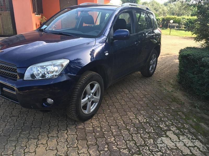 Usata Toyota RAV4 136 CV (100 kW) 2006 Blu/azzurro SUV