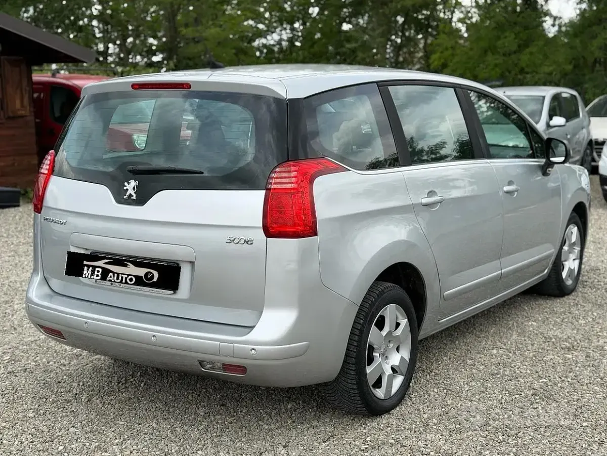 Usado Peugeot 5008 109 HP (80 kW) 2009 Cinzento Monovolume