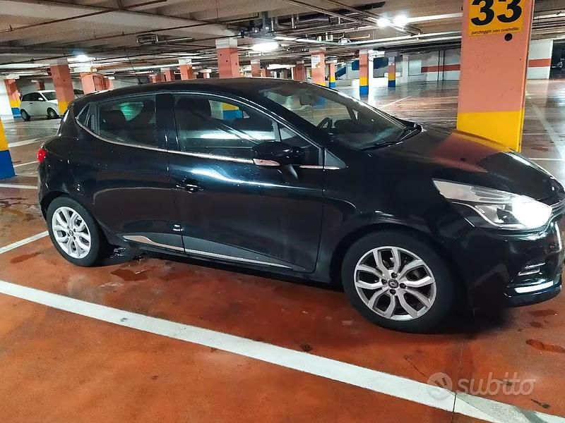 Second-hand Renault Clio IV 90 CP (66 kW) 2017 Negru Berlinǎ