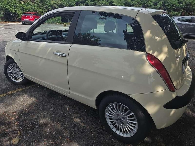 Usata Lancia Ypsilon 69 CV (50 kW) 2004 Giallo Utilitaria