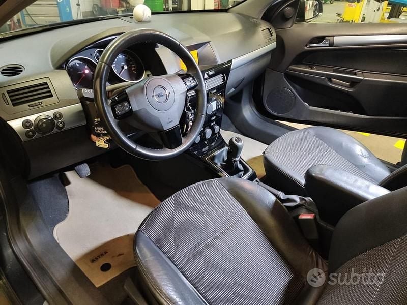 Usata Opel Astra GTC 101 CV (74 kW) 2007 Blu Coupé