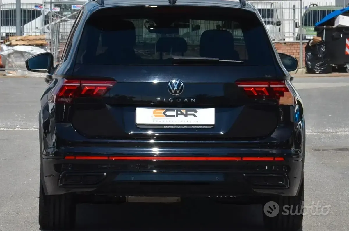 Usata VW Tiguan R-line 150 CV (110 kW) 2024 Nero SUV