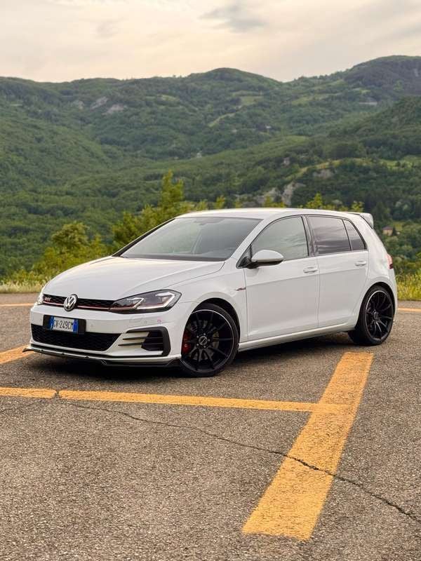 Usata 2019 VW Golf VII GTI Tre volumi | 24.000 € (Buon prezzo) - Immagine 1/4