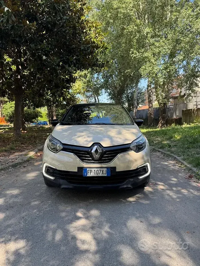 Usata Renault Captur Bose Edition 90 CV (66 kW) 2018 Beige SUV