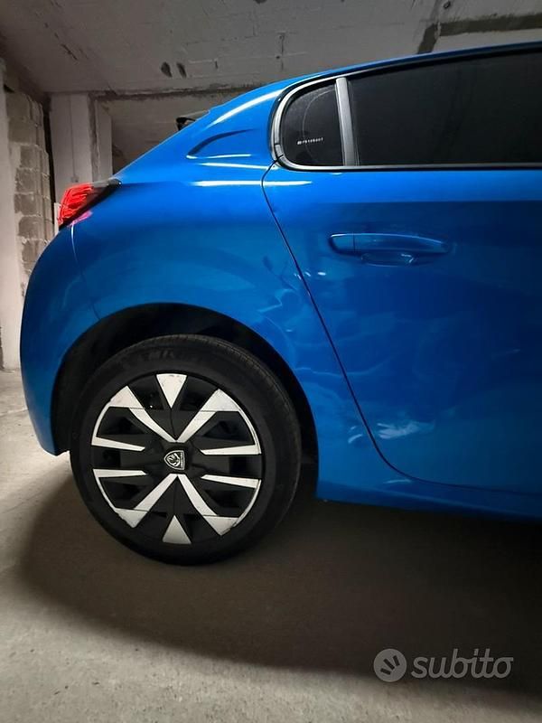 Usata Peugeot 208 75 CV (55 kW) 2024 Blu Utilitaria