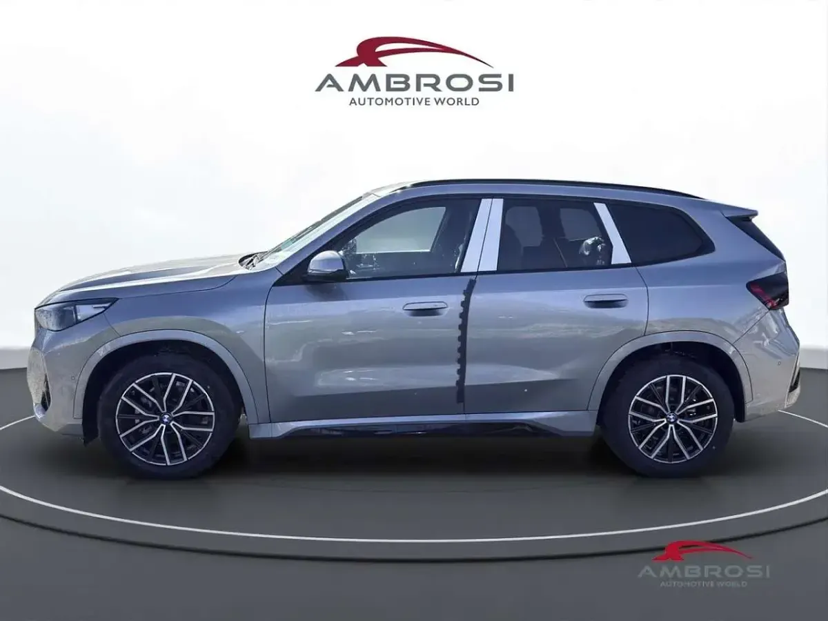 Nuova BMW X1 M Sport 245 CV (180 kW) 2026 Space silver metallizzato SUV