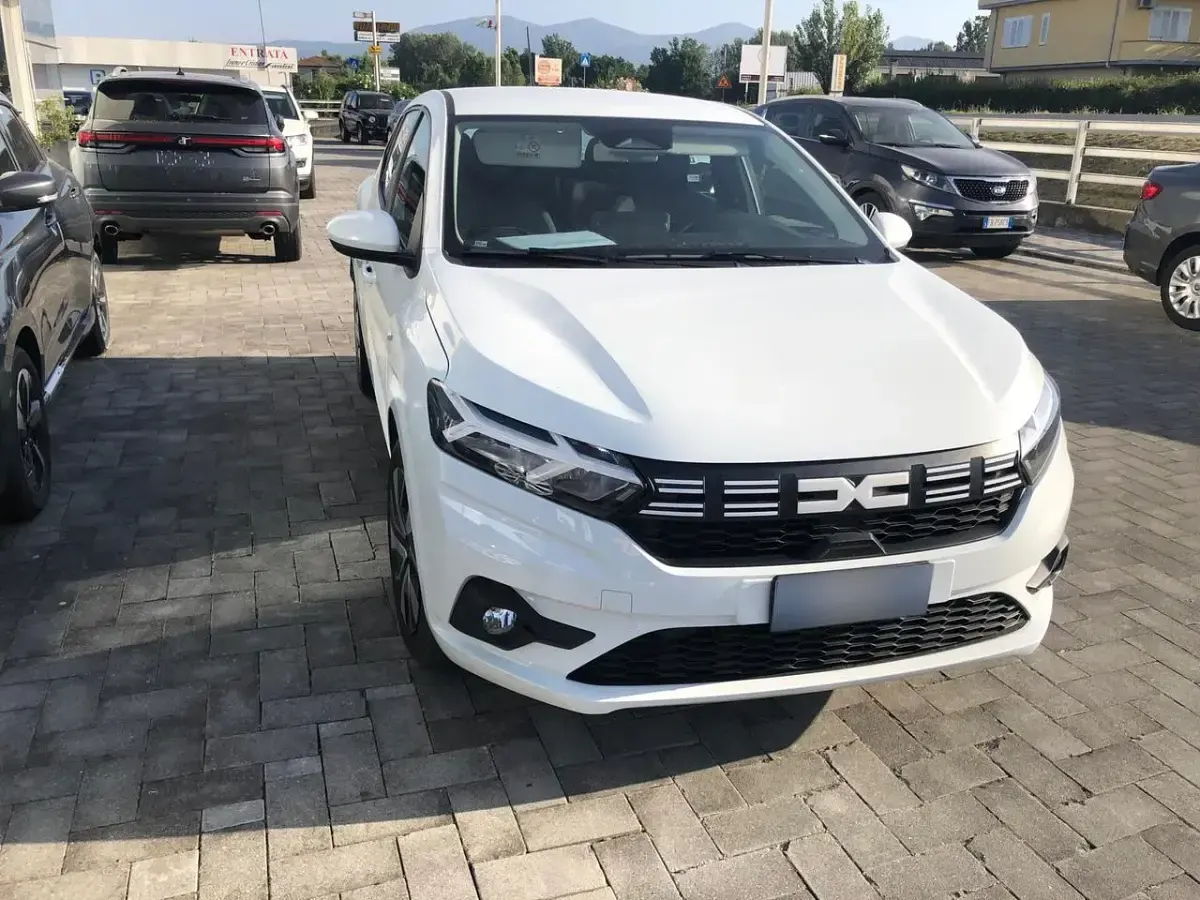 Usata Dacia Sandero Essentiel 66 CV (48 kW) 2025 Bianco Berlina