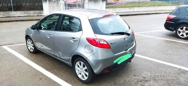 Usata Mazda 2 75 CV (55 kW) 2010 Grigio Utilitaria