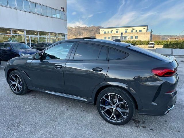 Usata BMW X6 M Sport 340 CV (250 kW) 2022 Grigio scuro SUV