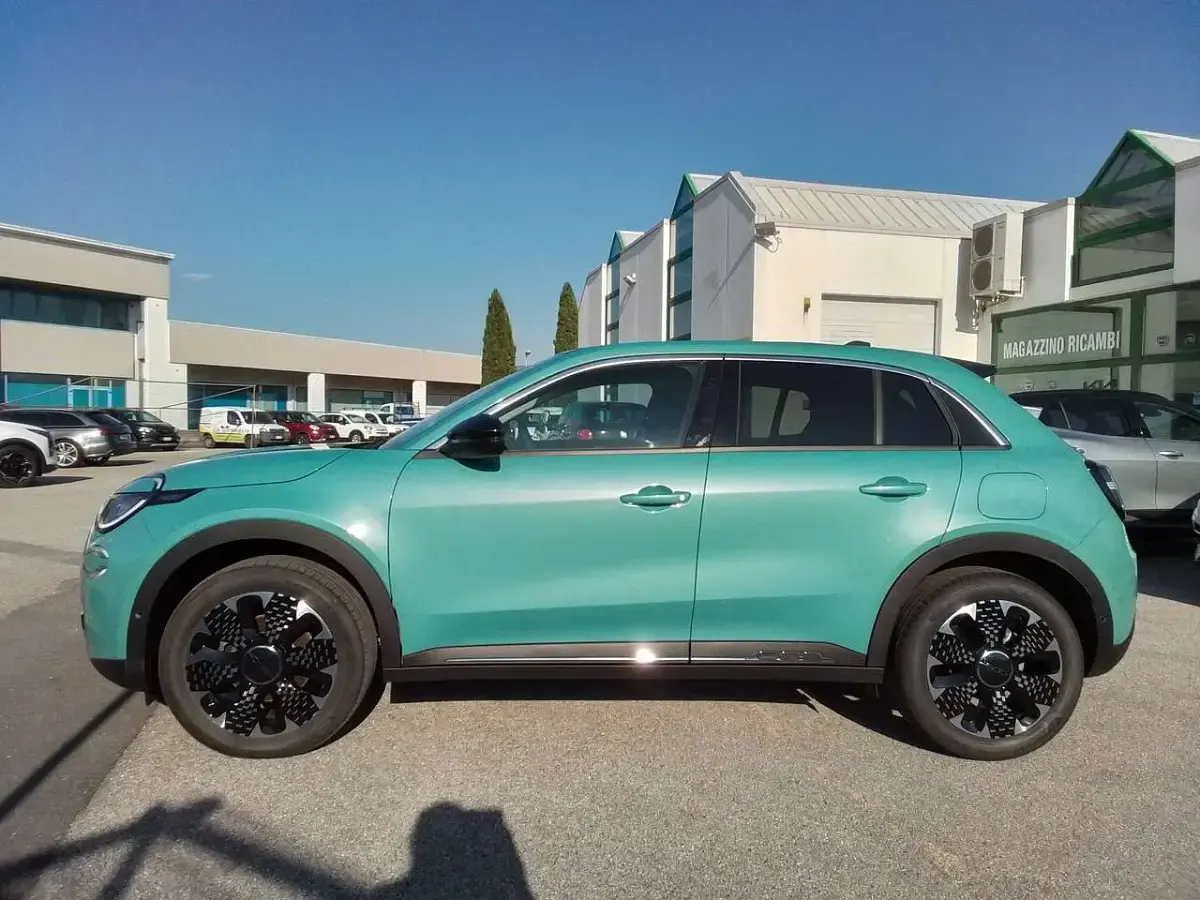 Usata Fiat 600 La Prima 136 CV (100 kW) 2025 Azzurro acqua SUV
