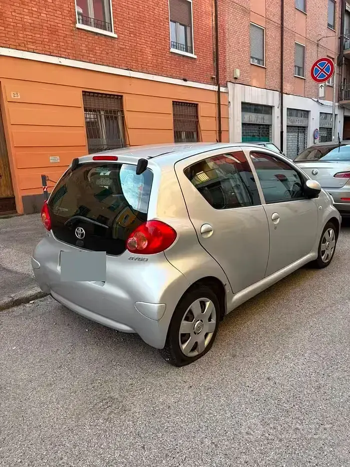 Usata Toyota Aygo 68 CV (50 kW) 2007 Grigio Utilitaria