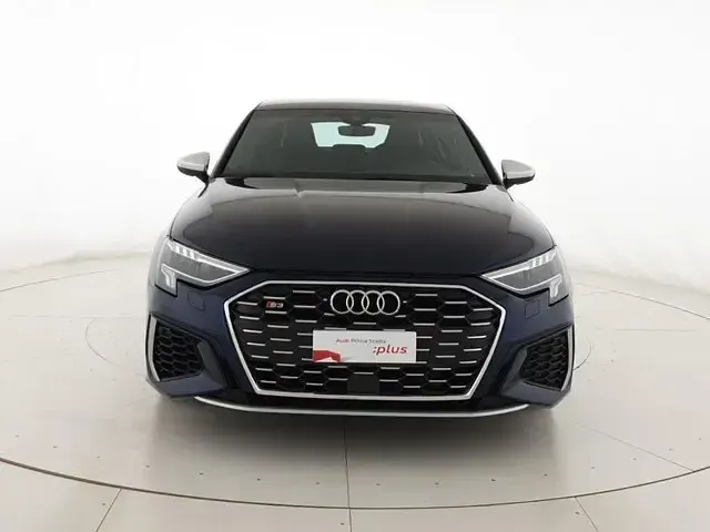 Usata Audi S3 Comfort 310 CV (228 kW) 2023 Blu navarra metallizzato Berlina