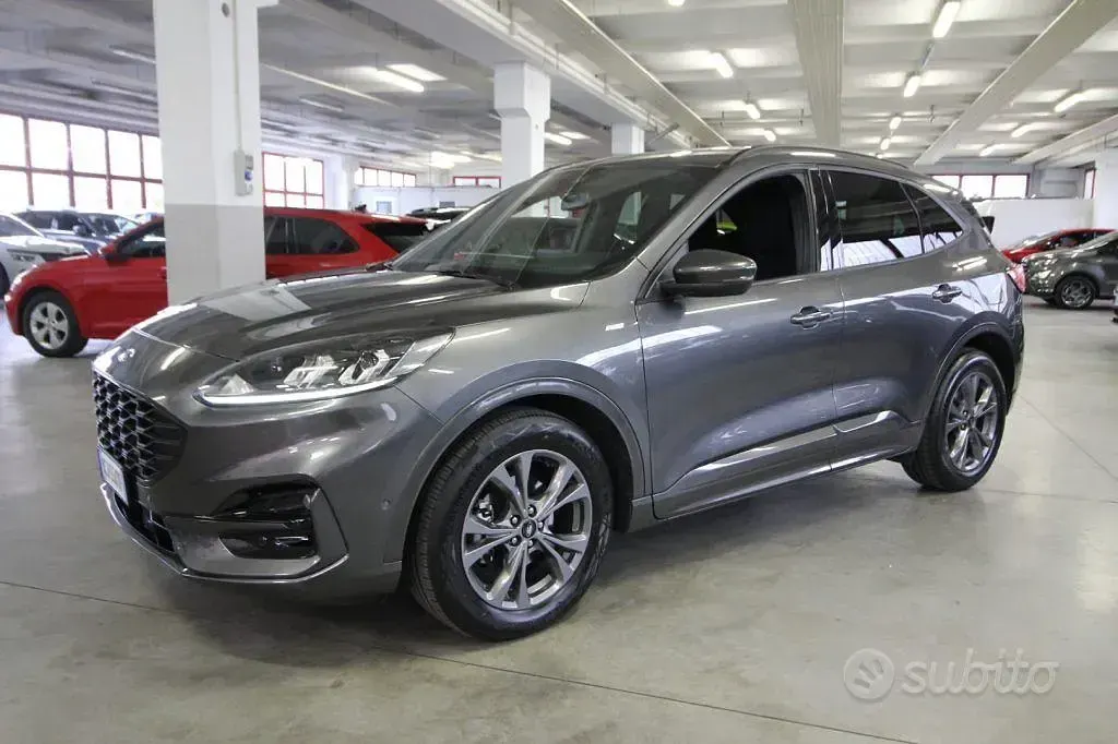 Usata Ford Kuga ST-Line 152 CV (111 kW) 2022 Grigio SUV