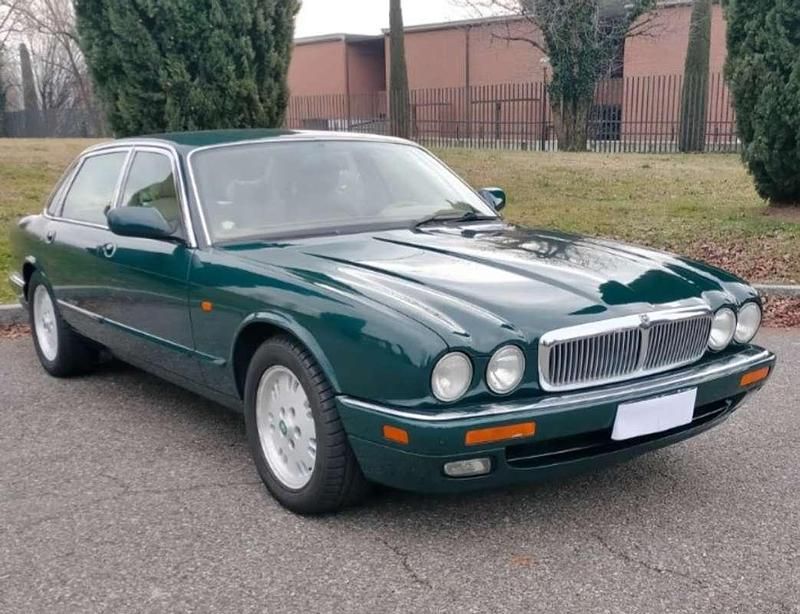 Usata Jaguar XJ Sovereign 241 CV (177 kW) 1995 Verde Berlina