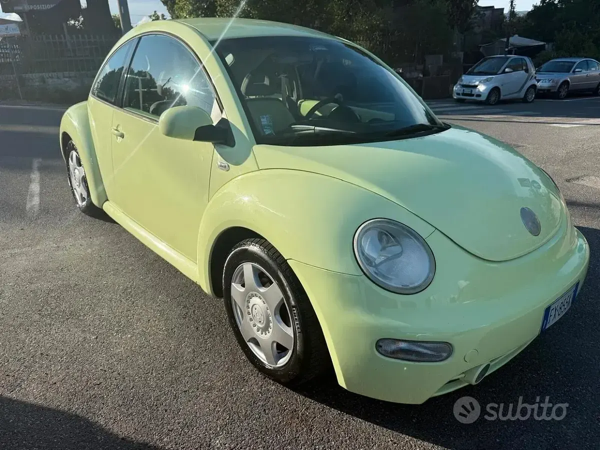 Usata VW New Beetle 90 CV (66 kW) 2001 Giallo Utilitaria