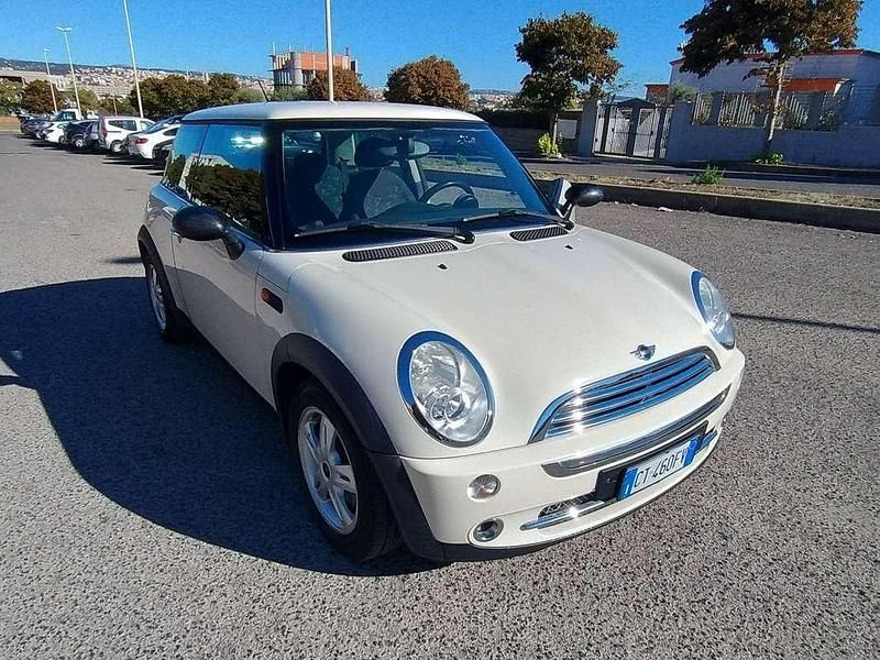 Bianco Usata 2004 Mini ONE Due volumi | 5000 € (Buon prezzo) - Immagine 1/4