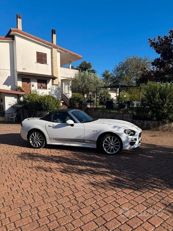 Usata Fiat 124 Spider Lusso 140 CV (102 kW) 2016 Bianco Cabrio