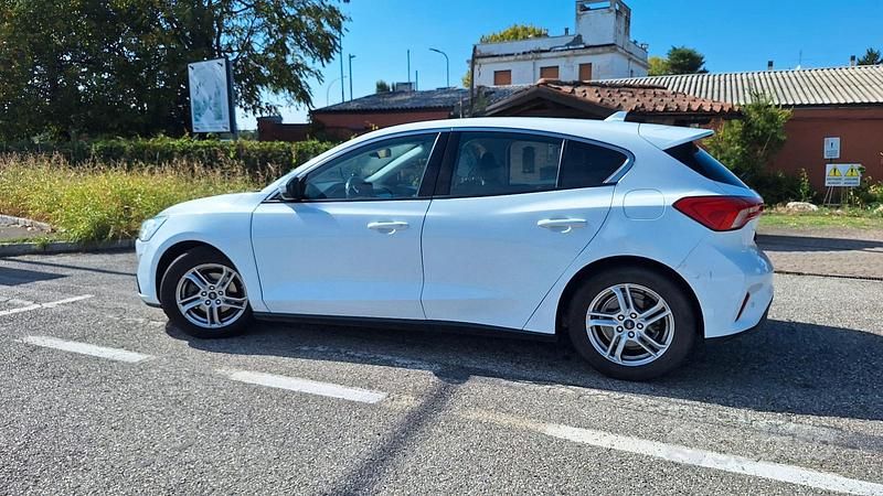 Bianco Usata 2018 Ford Focus Tre volumi | 9900 € - Immagine 1/2