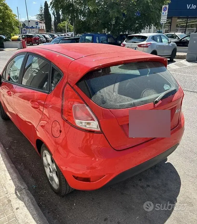 Usata Ford Fiesta 75 CV (55 kW) 2016 Rosso Utilitaria