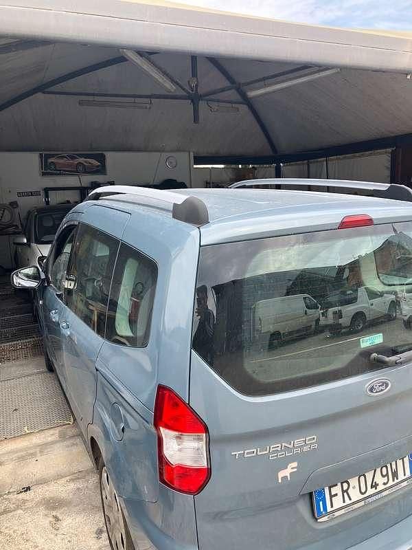 Usata Ford Tourneo Courier 101 CV (74 kW) 2017 Blu/azzurro Monovolume