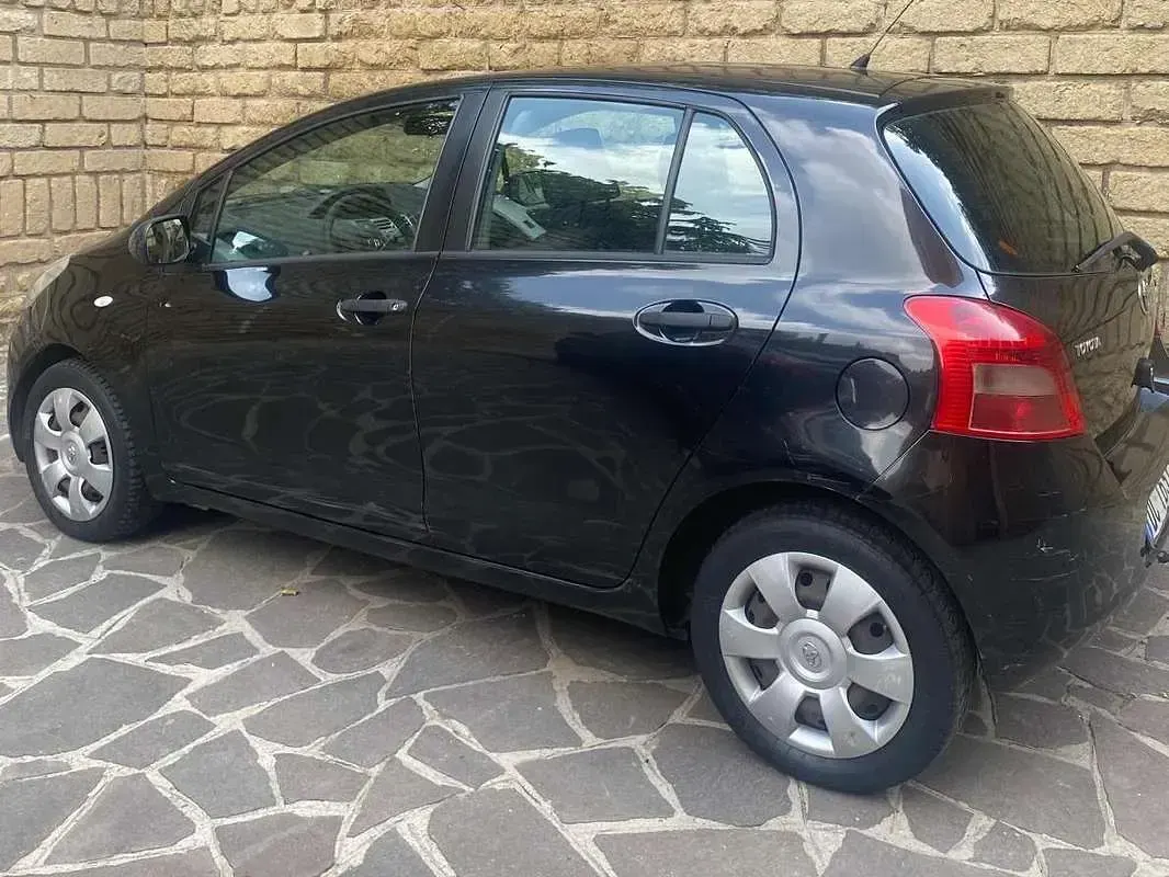 Usata Toyota Yaris 90 CV (66 kW) 2006 Nero Berlina