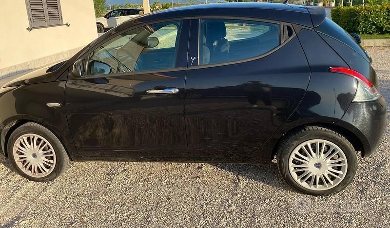 Usata Lancia Ypsilon 69 CV (50 kW) 2011 Nero Utilitaria