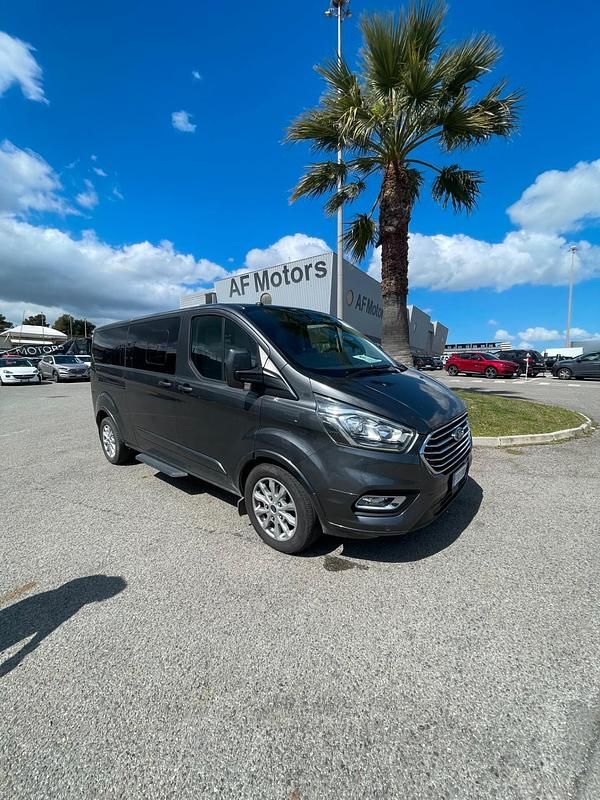 Usata Ford Tourneo Titanium 169 CV (124 kW) 2018 Grigio Monovolume