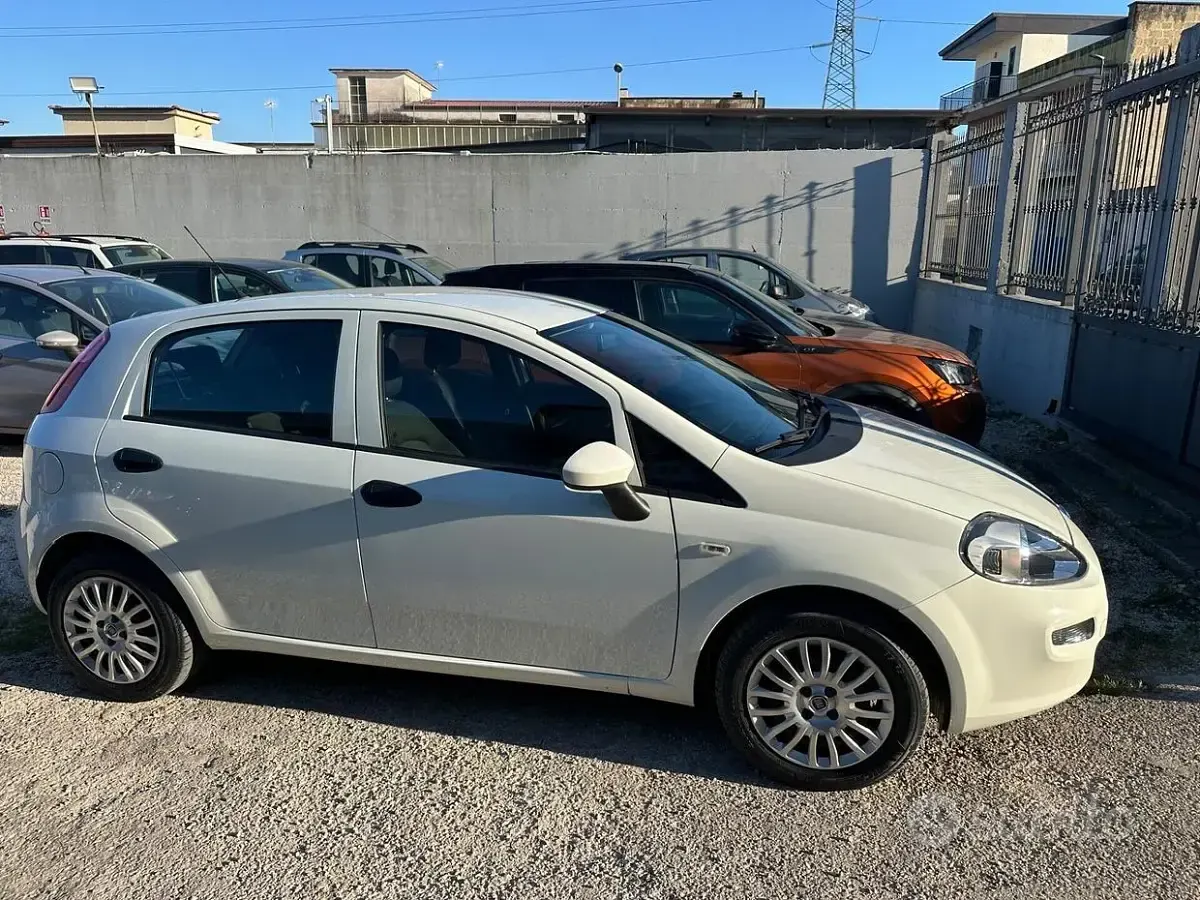 Usado Fiat Punto Lounge 69 CV (50 kW) 2016 Blanco Utilitario