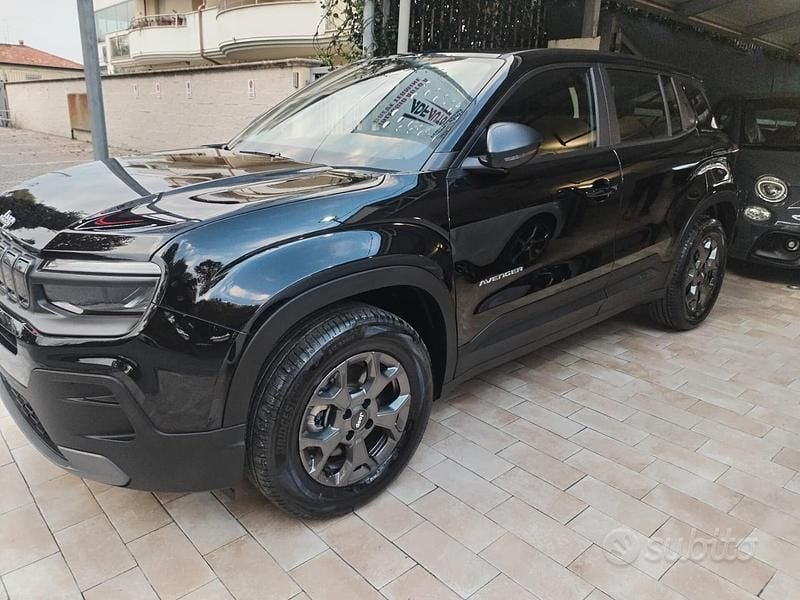 Nuova Jeep Avenger Longitude 100 CV (73 kW) 2025 Nero SUV