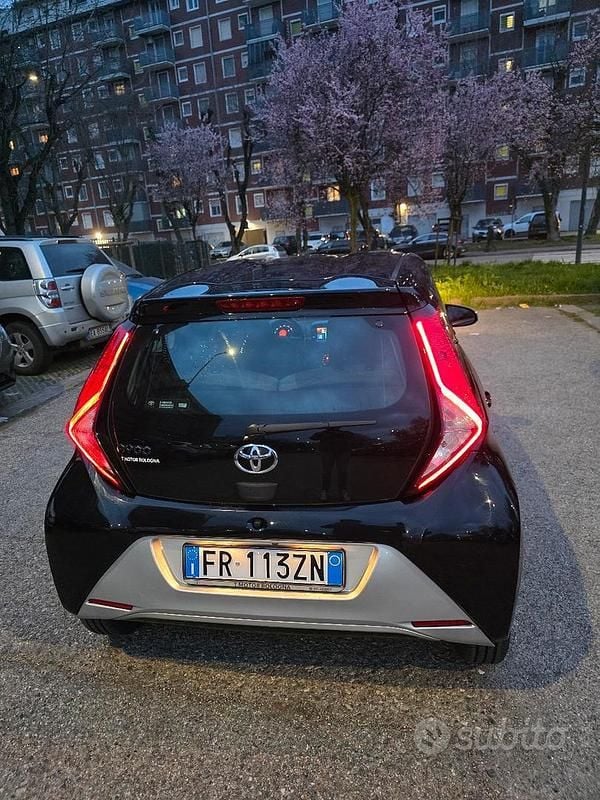 Usata Toyota Aygo X-clusiv 72 CV (52 kW) 2018 Nero Utilitaria