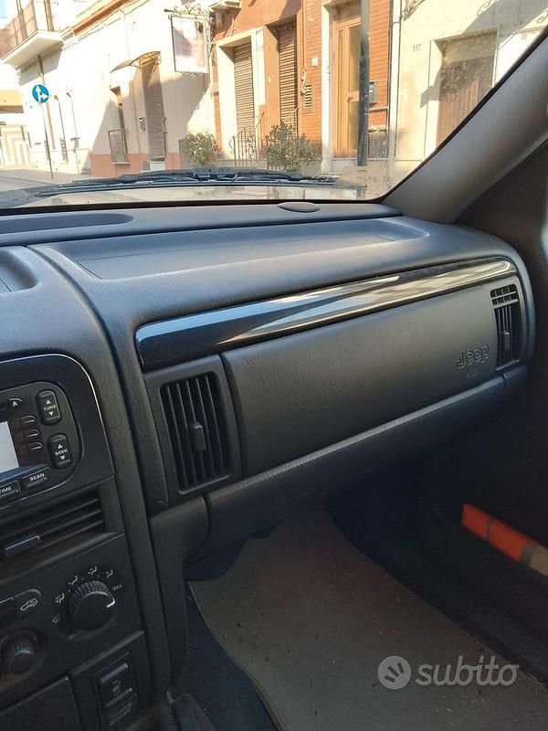 Usata Jeep Grand Cherokee 163 CV (119 kW) 2005 Nero SUV