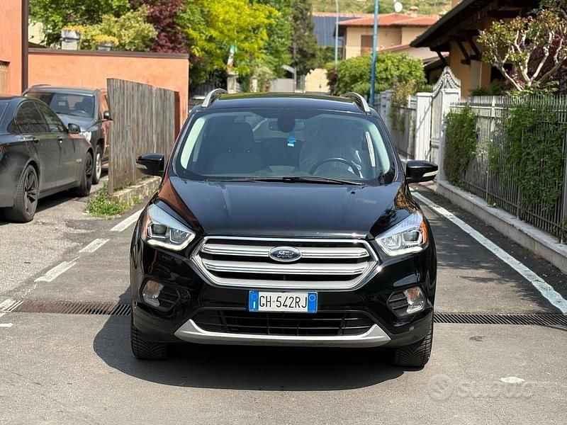 Usata Ford Kuga Titanium 120 CV (88 kW) 2017 Nero SUV